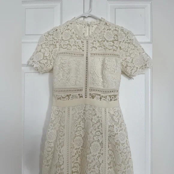 NWT Self Portrait Ivory Floral Guipure Midi Dress - US 0 - Picture 4 of 7